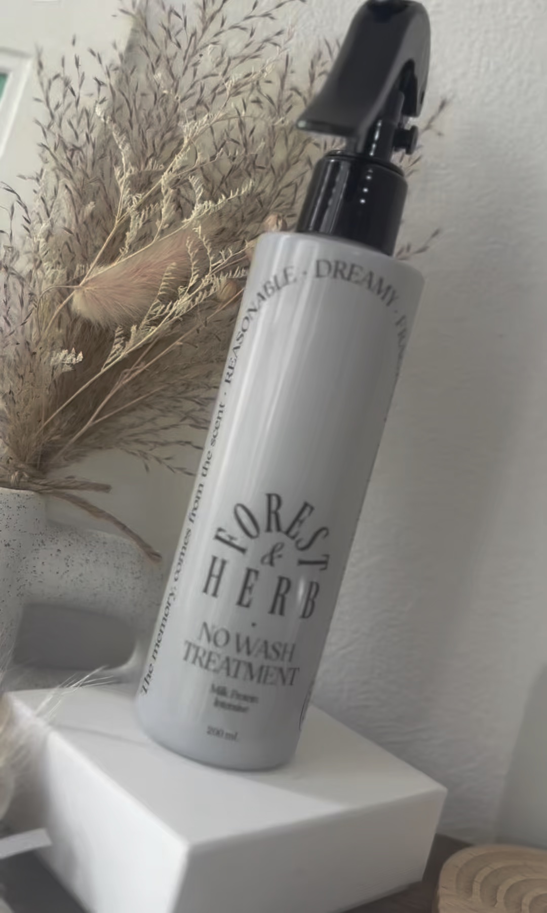 ⚪️odiD⚪️

@odid.jp

ミルクプロテインインテンシブ ノーウォッシュアンプルトリートメント

✳️ ミルクタンパク質エキス配合

お風呂上がりにノーウォッシュをふきかけドライヤー✨
（熱ダメージ軽減、枝毛ケア）
霧のように髪