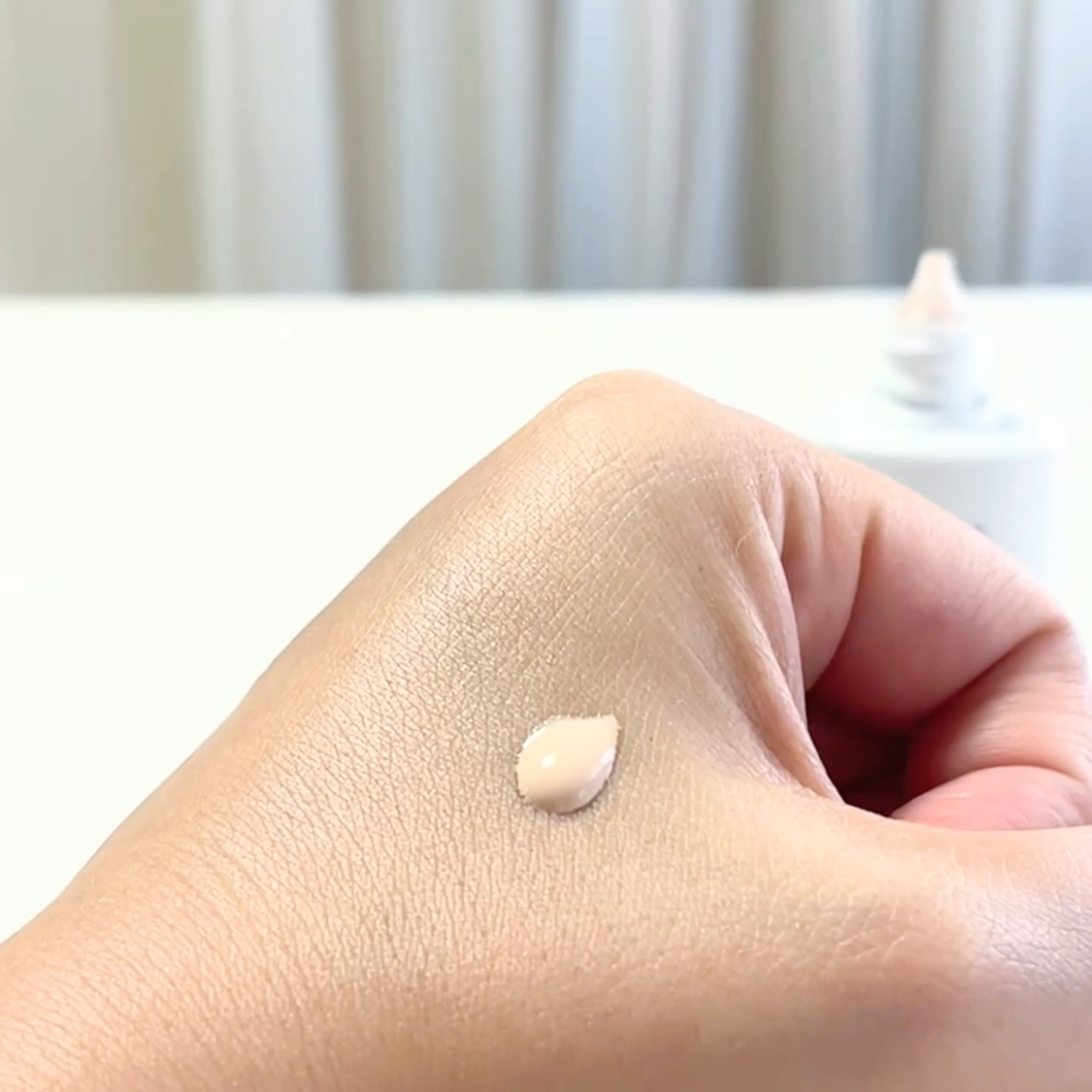 ミネラルシルクメイクアップベース/ヴァントルテ/化粧下地の動画クチコミ1つ目