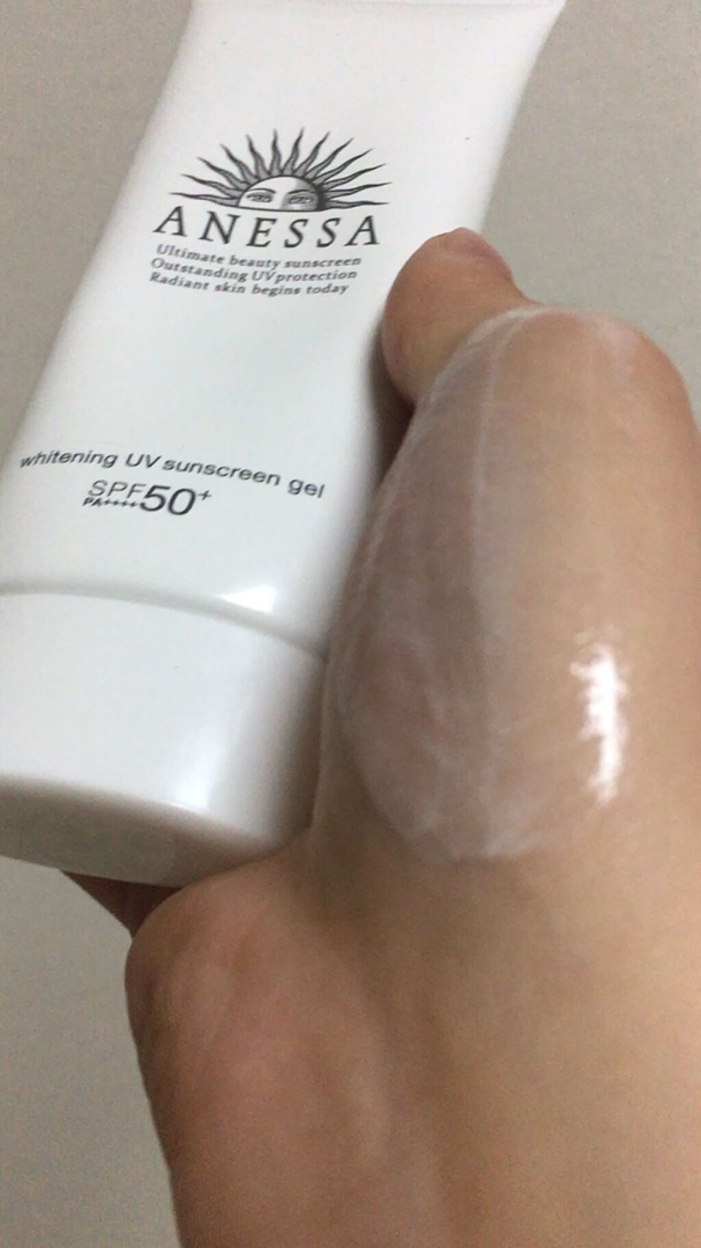 ホワイトニングUV ジェル n/アネッサ/日焼け止め・UVケアの動画クチコミ1つ目