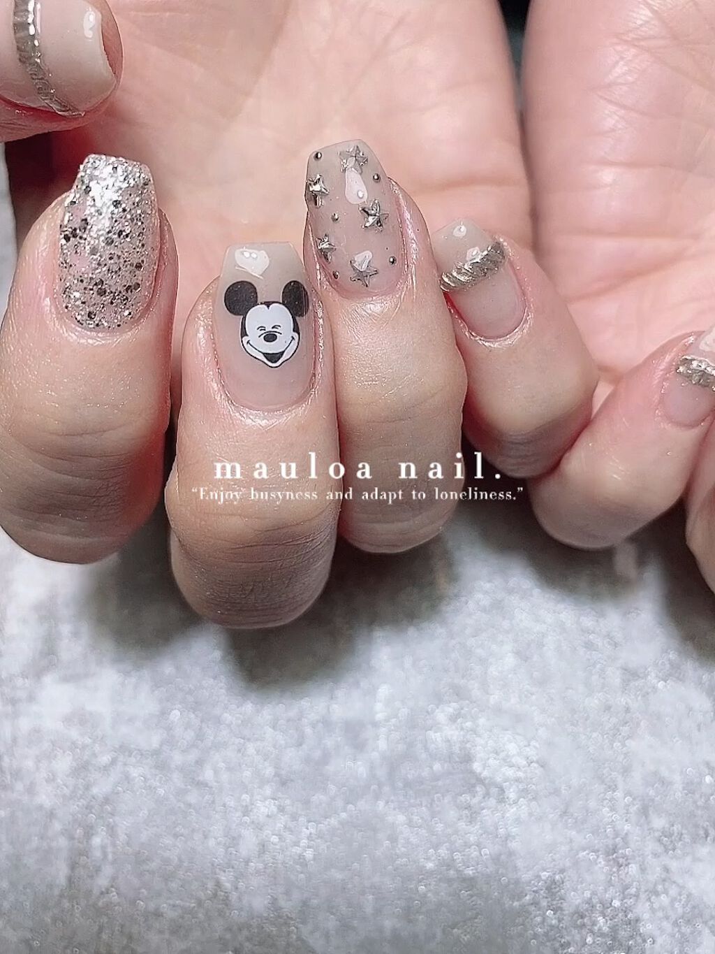 #ネイル,#カーキネイル,#秋ネイル,#アートネイル,#海ネイル,#スタッズネイル,#ニュアンスネイル,#くすみカラーネイル,#サマーネイル,#ミラーネイル,#カラフルネイル,#マグネットネイル,#ミッキーマウスネイル,#シンプルネイル,#ミッキーネイル,#ディズニーネイルのネイルデザイン