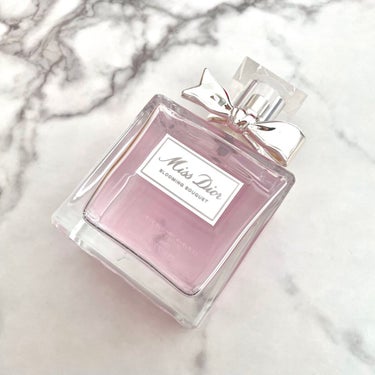 \優しく香るフレッシュフローラル🌹/

Dior
ミス ディオール オードゥ トワレ💐


つけた瞬間
お花畑に囲まれたような
フレッシュなフローラルの香り🫶🏻💖

優しく広がるやわらかな香りで
女子力
