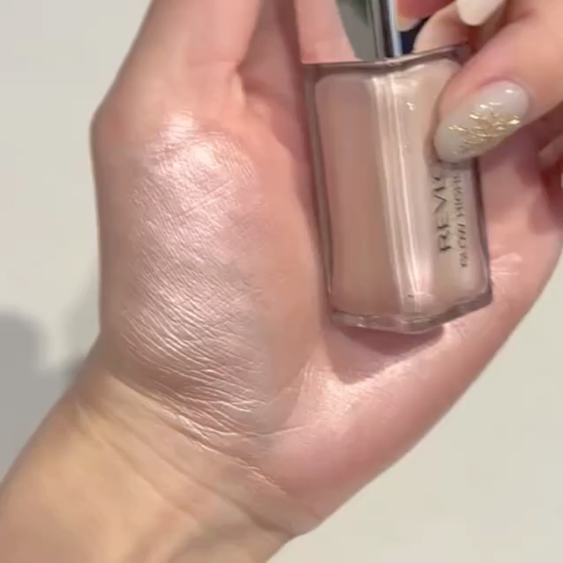 レブロン グロウ ハイライター/REVLON/リキッドハイライトの動画クチコミ4つ目