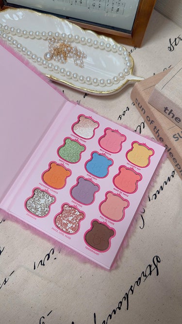 SHEGLAM Share Your Care Paletteのクチコミ「Care Bears Collection Eyeshadow Pallet

めっちゃ可愛い.....」（1枚目）