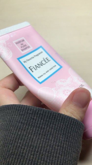ハンドクリーム ピュアシャンプーの香り/フィアンセ/ハンドクリームの動画クチコミ3つ目