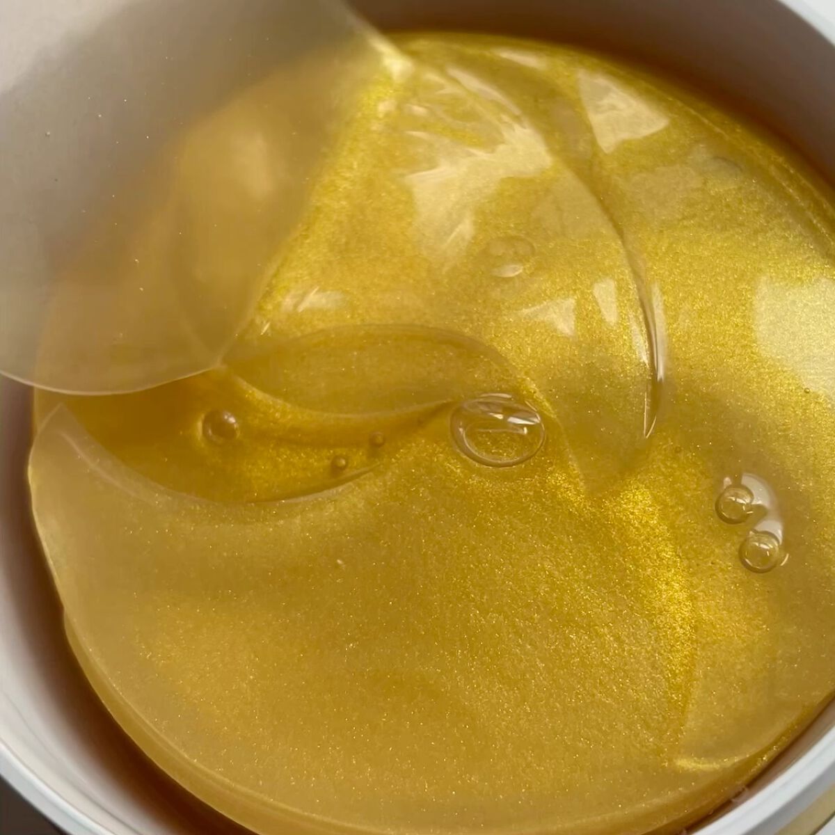 ゴールデンアイパッチ/banabeo/アイケア・アイクリームの動画クチコミ1つ目