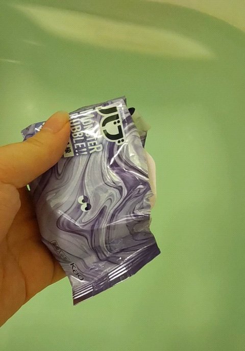 バブ モンスターバブルMEGA級 マーブル泡 ラベンダーカクテルの香り​/バブ/炭酸系入浴剤の動画クチコミ4つ目