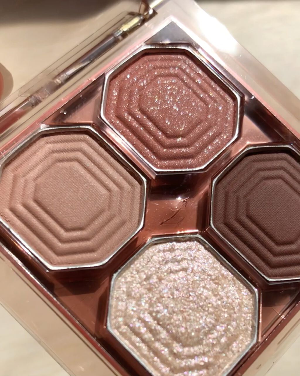 プレイ カラー アイズ ミニ ジュエリー/ETUDE/アイシャドウパレットの動画クチコミ2つ目