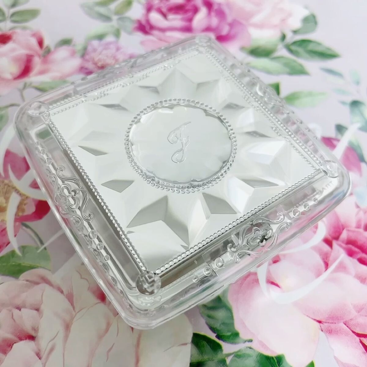 グロウシフォン セラムフィルター/JILL STUART/パウダーファンデーションの動画クチコミ4つ目