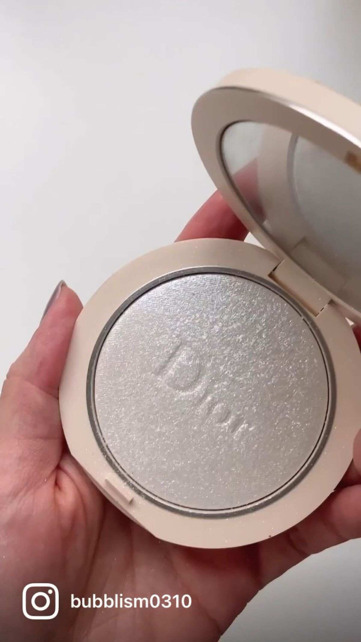 ファンパウダー ブラシ/ローラ メルシエ/メイクブラシの動画クチコミ5つ目