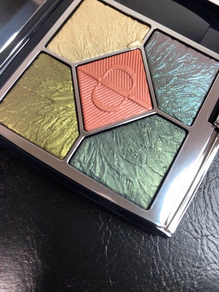 サンク クルール クチュール<バーズ オブ ア フェザー>/Dior/アイシャドウパレットの人気ショート動画