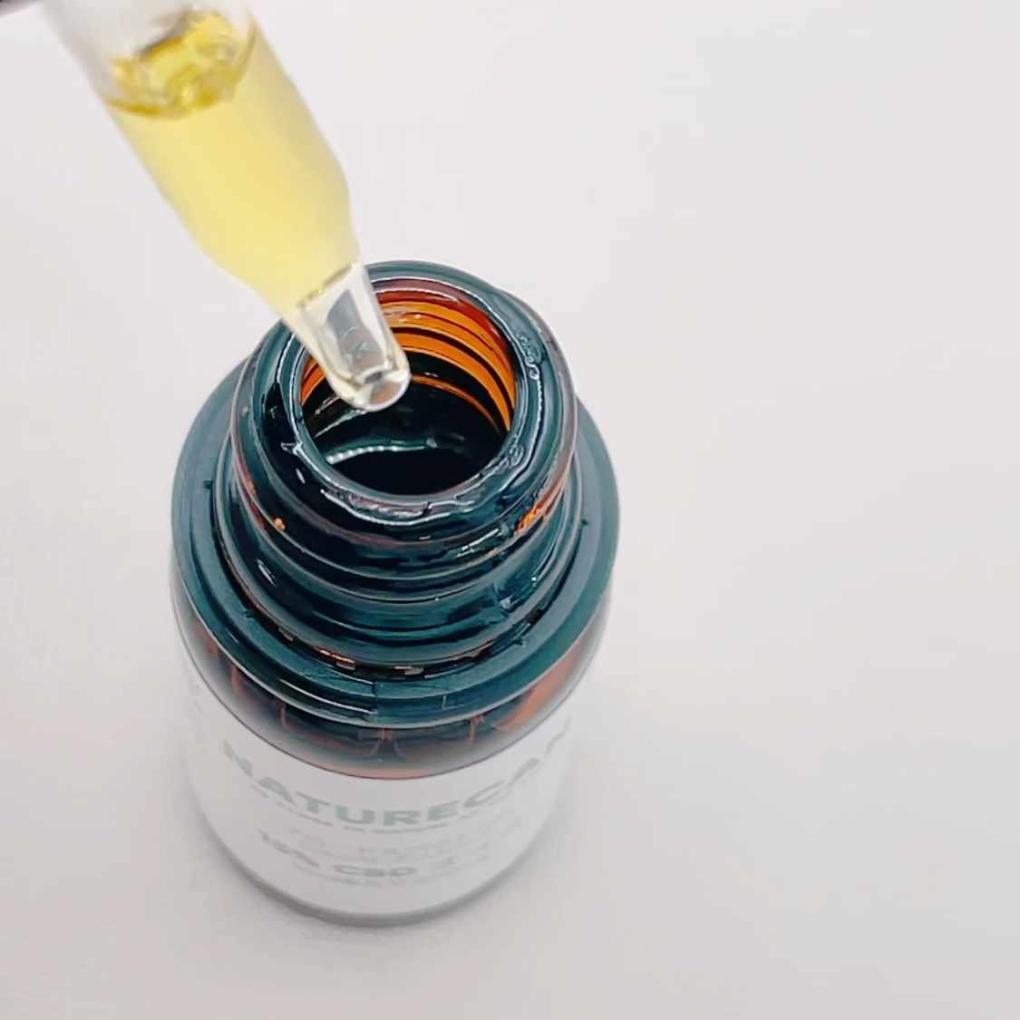 試してみた】15%CBDオイル NATURECANのリアルな口コミ・レビュー | LIPS