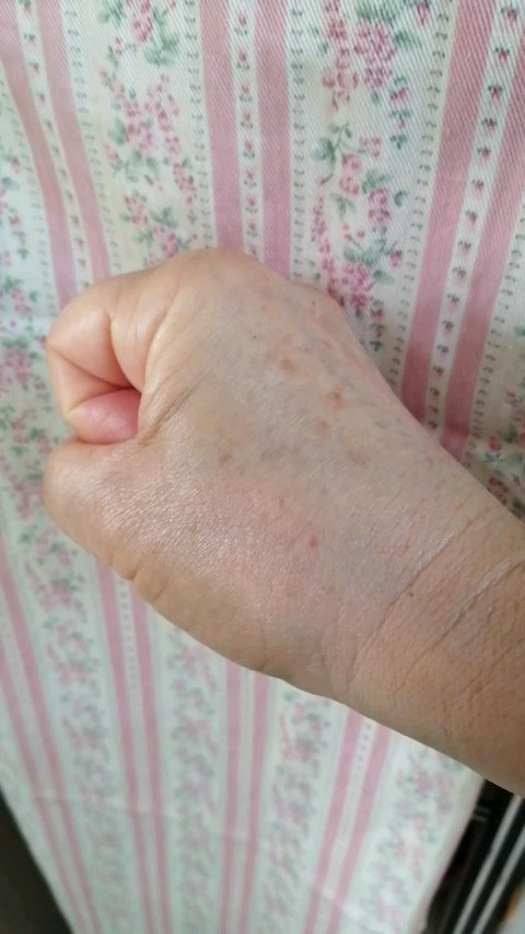 トーンアップUVプロテクター/PLUEST/日焼け止めクリームの動画クチコミ4つ目