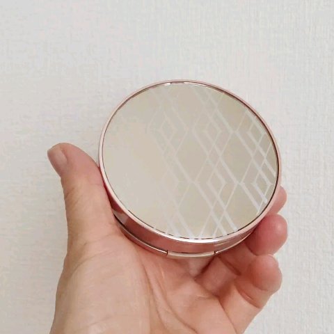 WATTLEクッションファンデーション/WATTLE/クッションファンデーションの動画クチコミ3つ目