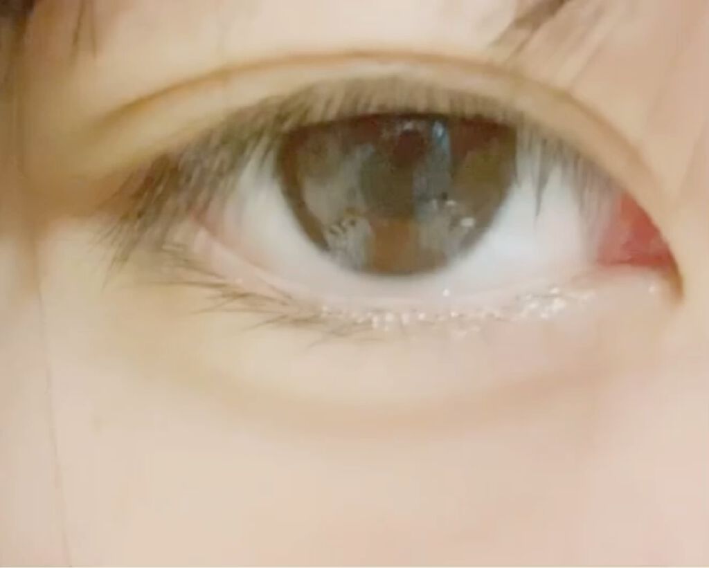 睫毛美容液買ってから一週間後
伸びましたかね、、