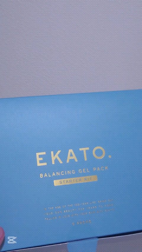 【 #EKATO. / #バランシングジェルパック 】

1剤と2剤を混ぜてから使うパック🫧

2剤をよく揉んでから容器に入れ
その後に1剤を入れて、よく混ぜます。
顔に塗布するときは厚めに塗布すると
剥がす時に剥がしやすくてオススメです