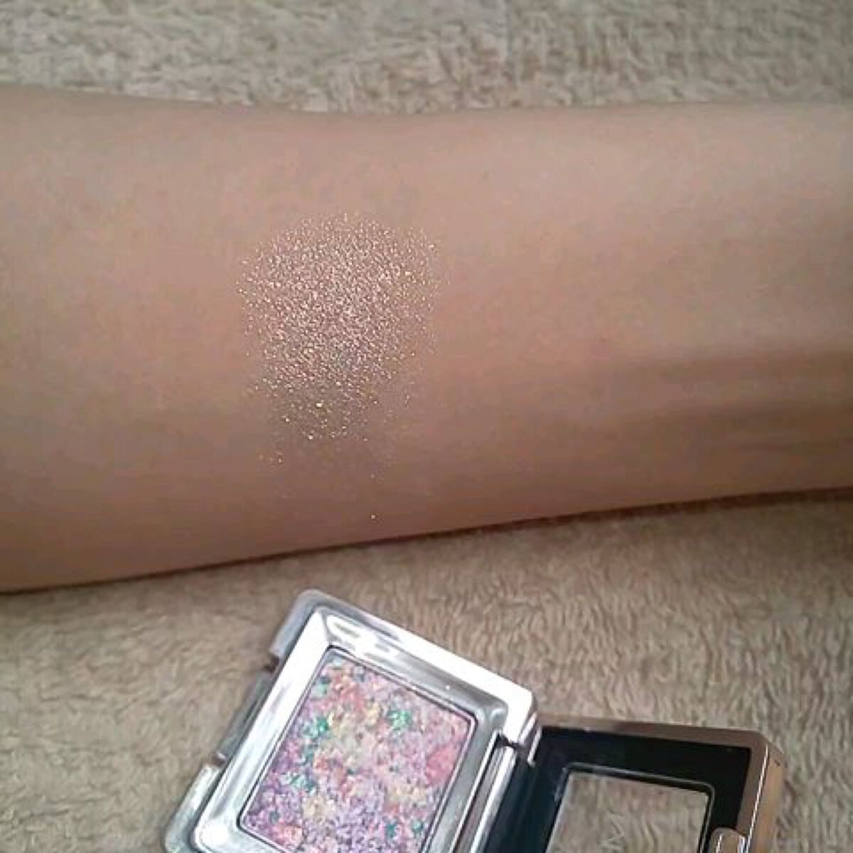 グリッタープリズム シャドウ GVL01 ラベンダープリズム/MISSHA/グリッターを使ったクチコミ（3枚目）