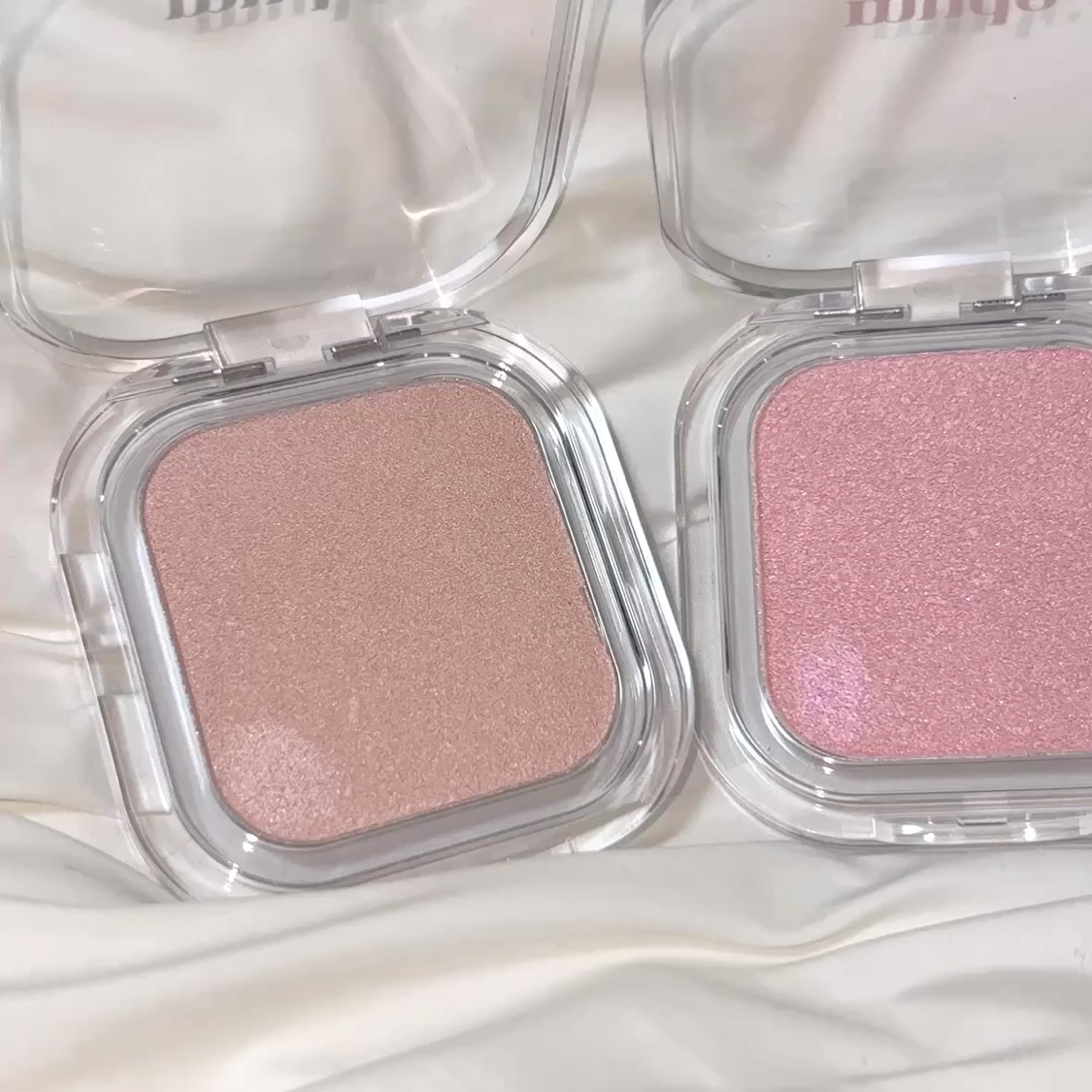 ラメが分かるスウォッチシリーズ💎

メガ割購入品候補🍓　

／
mude
フェイスフィルボリューマーハイライター
＼

こんにちは！あざとコスメ好きのなちです！🌸

最近推しが頬の高い位置に偏光ピンクのハイライト使ってるからmude.