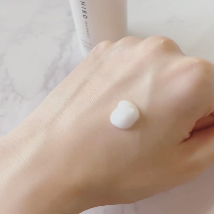 SHIRO ホワイトリリー ハンド美容液のクチコミ「SHIRO ハンド美容液

今は容器がリニューアルして
チューブタイプになっています💟

ホホ.....」（2枚目）