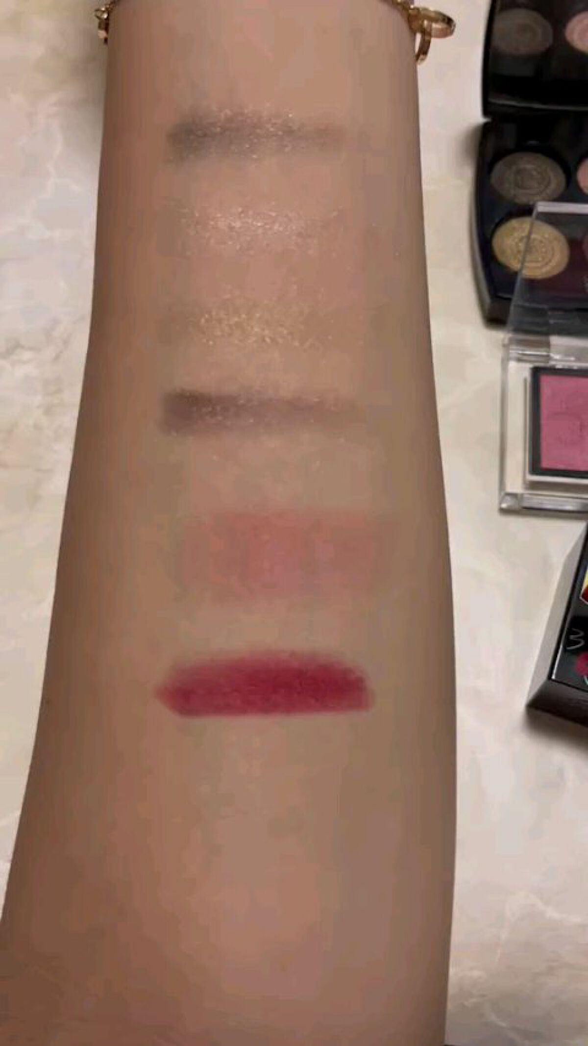 キヌ ルージュ サテン/shu uemura/口紅の動画クチコミ1つ目