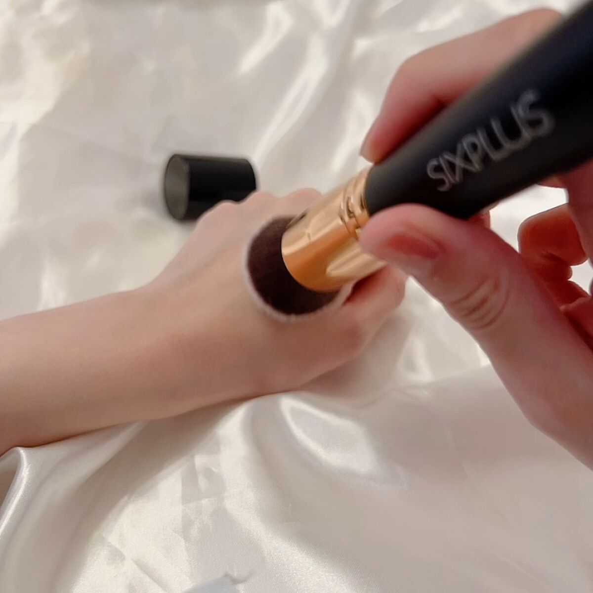 SIXPLUS スムージング フローレス リキッドファンデーション/SIXPLUS/リキッドファンデーションを使ったクチコミ（1枚目）