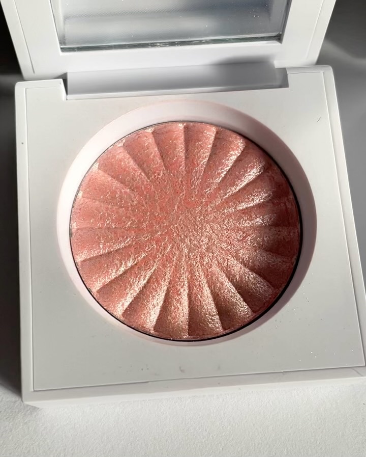 OFRA mini Highlighter Pillow Talk/Ofra Cosmetics/パウダーハイライトを使ったクチコミ（3枚目）