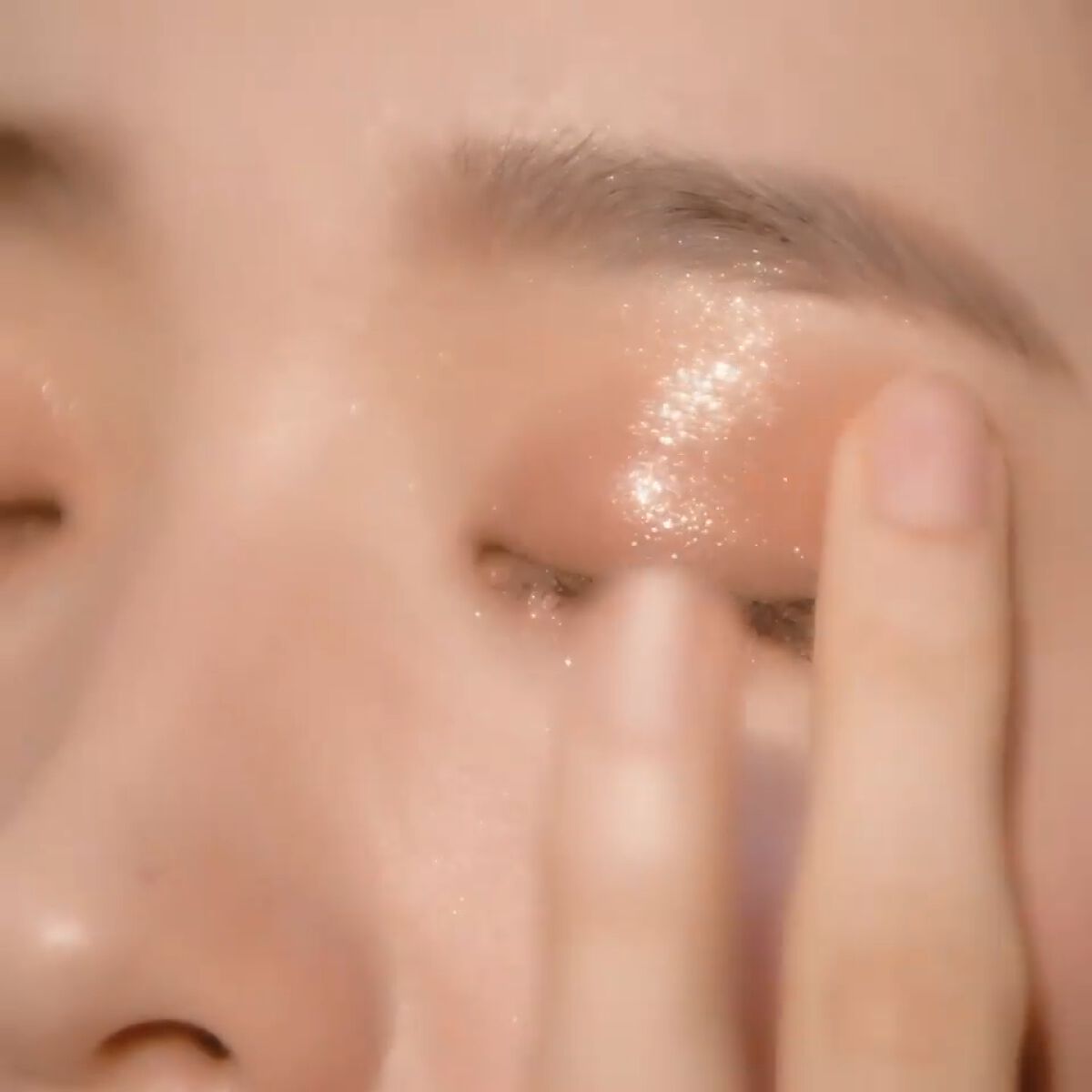 スターリット リキッドグリッター/dasique/メイクアップを使ったクチコミ（2枚目）