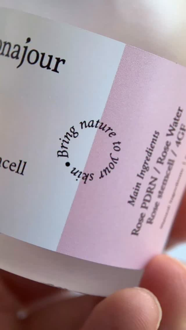 ＼高濃度ローズPDRN配合！／
＼全方位からのトータルケア／

「ボナジュール ローズステムセルセラム」
の紹介です。

*今回の商品は、
Bonajour様から商品提供していただきました。

高濃度ローズPDRNを30,000ppm配合の