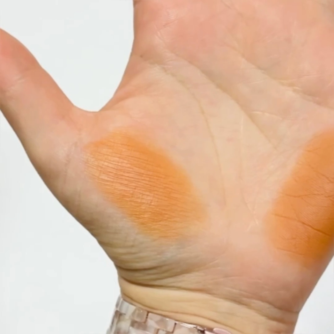 トーン タッチ アイズ/SUQQU/単色アイシャドウの動画クチコミ4つ目