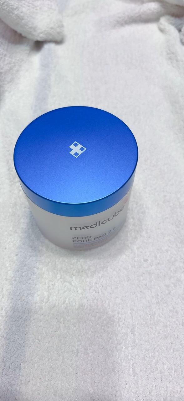 ♡
♡
♡MEDICUBE
ゼロ毛穴パッド 2.0

♡毎日1枚でスキンケア革命♡

お気に入りスキンケア🩵🩵

“つるん”とした肌感がクセになる🥺✨

🫧 角質ケア×毛穴ケアを同時に
拭き取りなのに刺激感が少なくて、毎日でも使いや