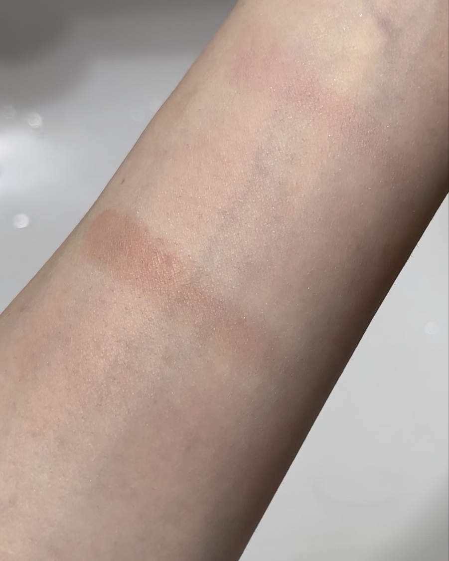 オールオーバーフェイスブラッシュ/TWO SLASH FOUR/パウダーチークの動画クチコミ1つ目