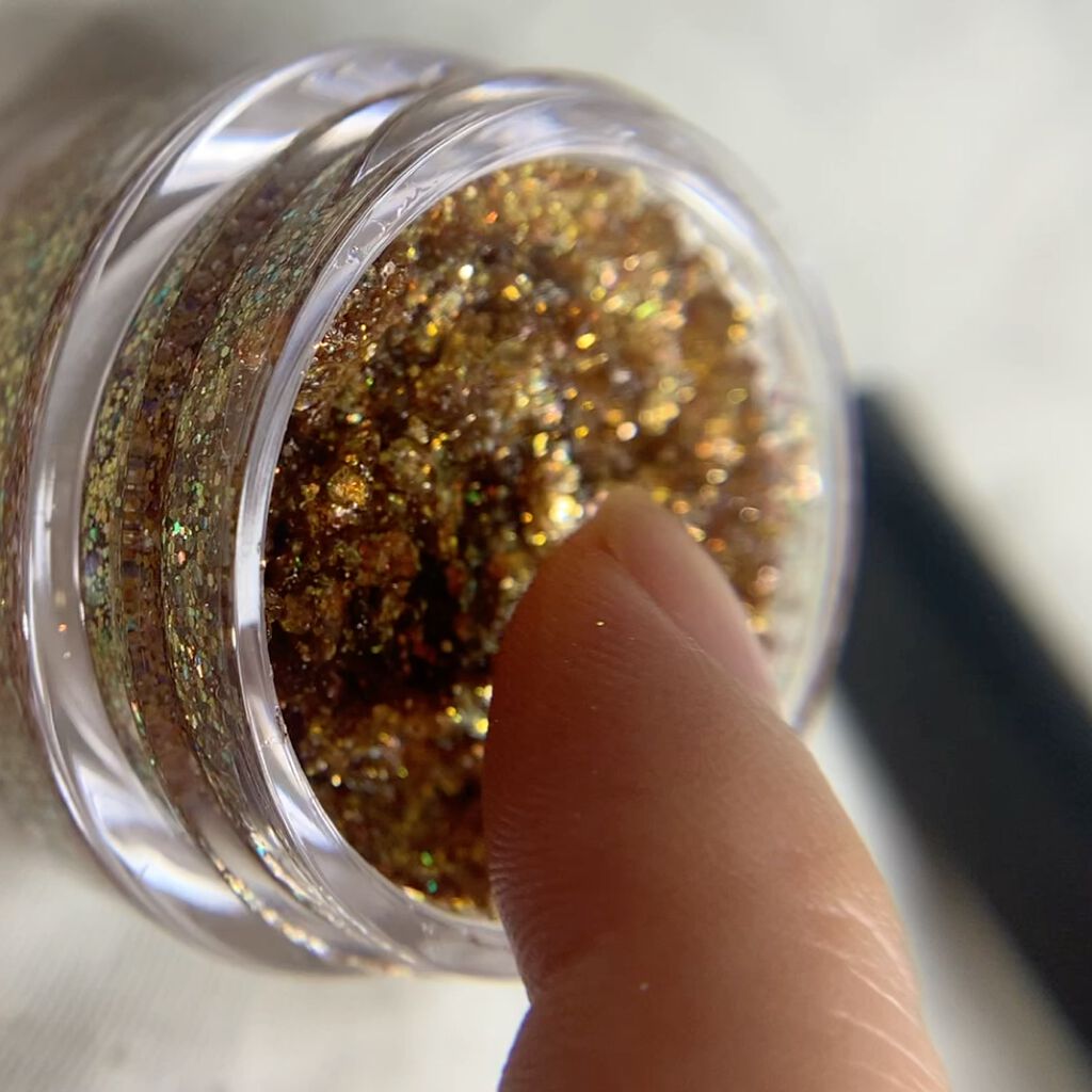 Glitterally Obsessed/ColourPop/単色アイシャドウの動画クチコミ4つ目