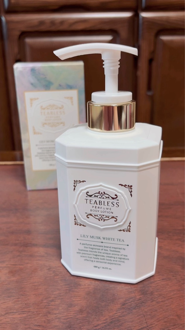パフュームボディローション リリィムスクホワイトティー/TEABLESS/ボディローションを使ったクチコミ（2枚目）