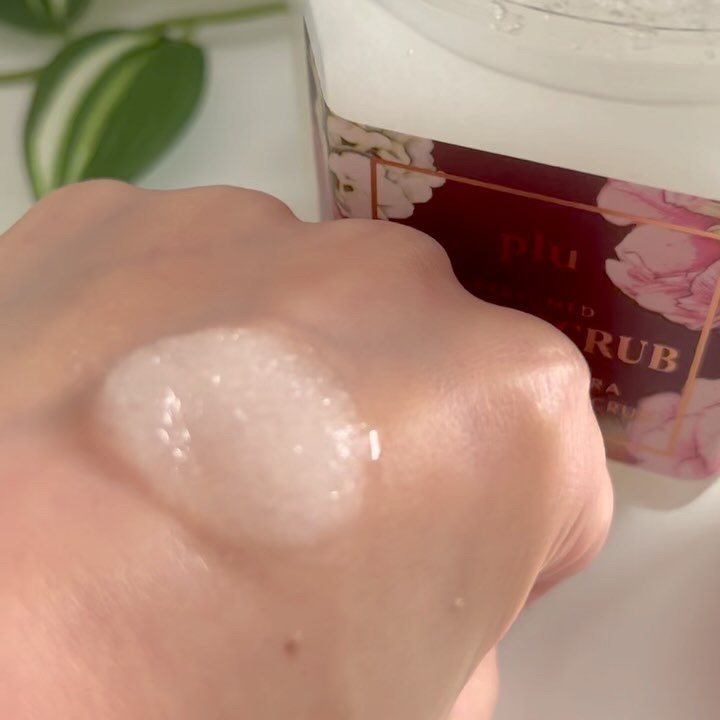 パヒュームドボディスクラブ ホワイトブラン/plu/ボディスクラブを使ったクチコミ（2枚目）