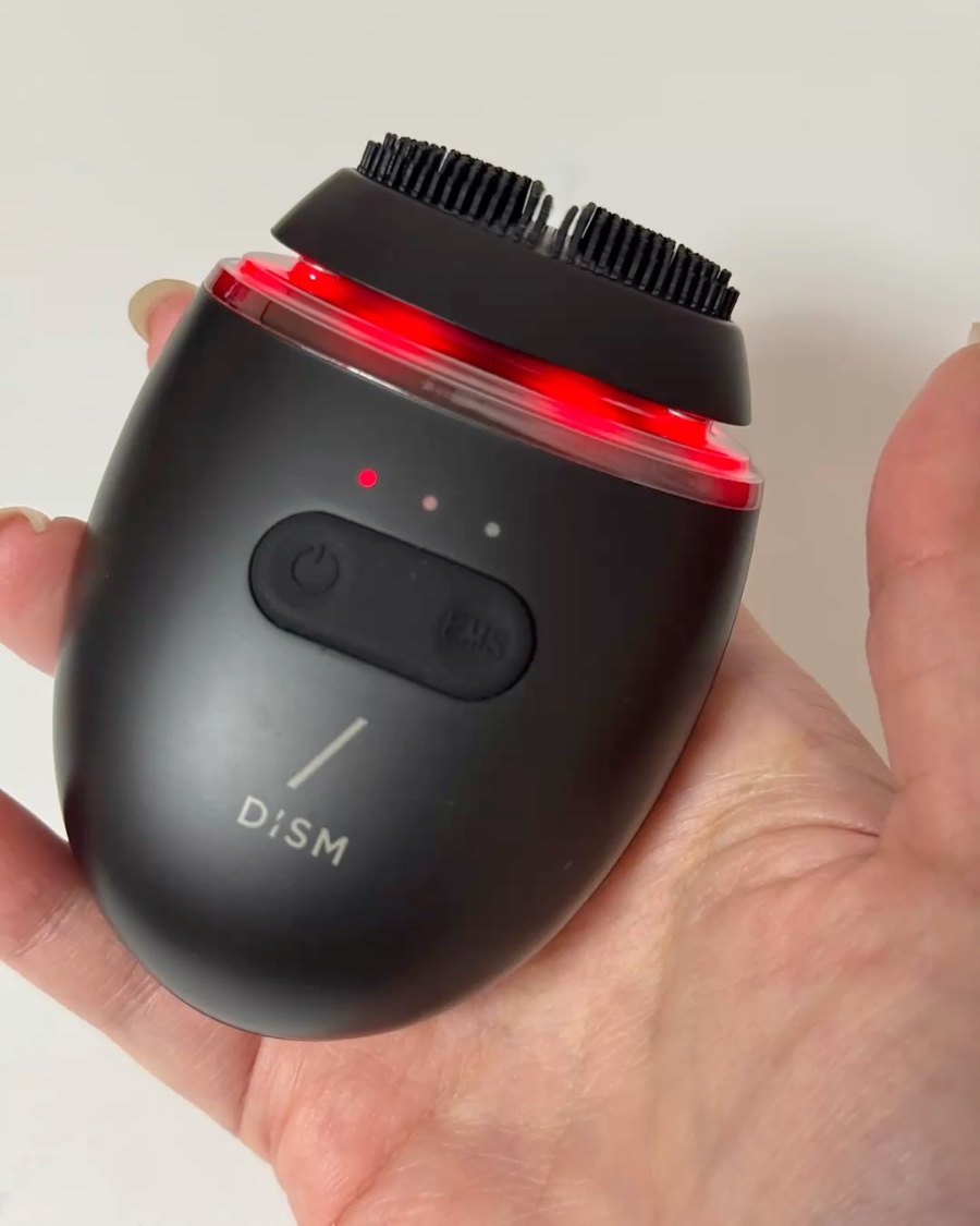 ディズム　EMS ポアディープクリア＆リフト ブラシ/DISM/バスグッズを使ったクチコミ（2枚目）