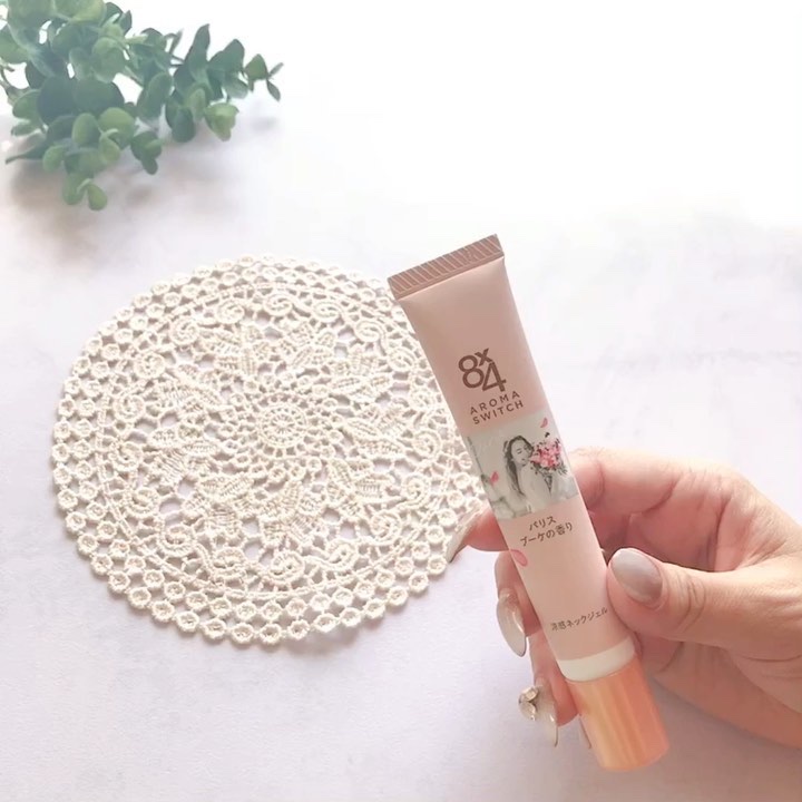 8x4 アロマスイッチ 涼感ネックジェル パリスブーケの香り/８ｘ４/デオドラント・制汗剤を使ったクチコミ（2枚目）