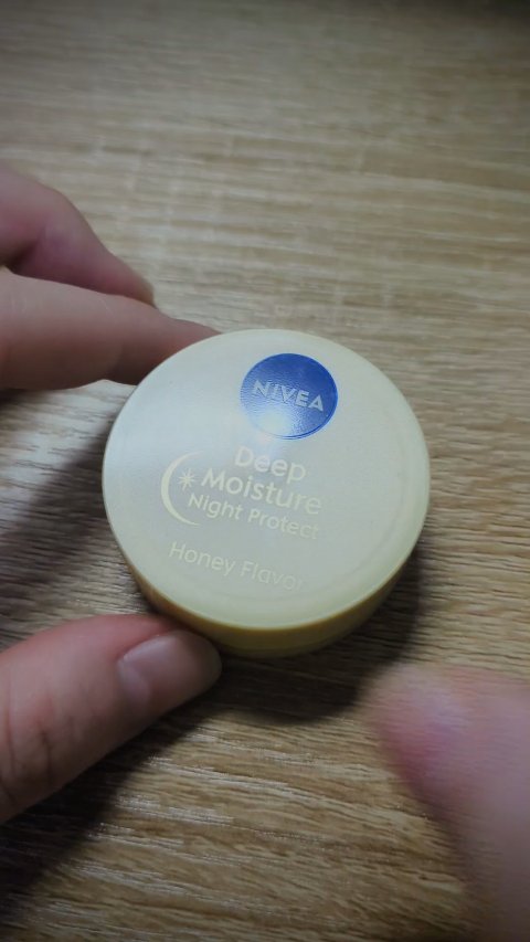 ディープモイスチャーナイトプロテクト はちみつの香り/ニベア/リップマスクの人気ショート動画