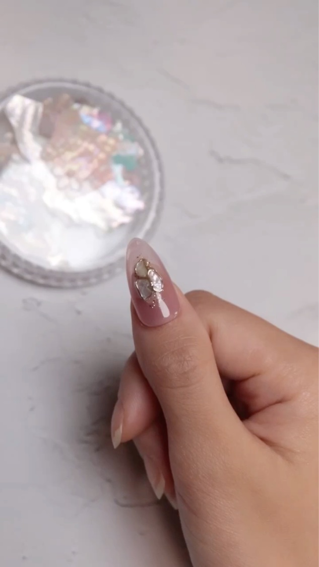 囲みシェル

ベースからーはキャンドゥのオールドローズ使ってます
これの透け感がかわいくて好き🥺🤍

夏になったからシェルデザインたくさんやりたいな🐚

.

👇使用カラー

キャンドゥ
オールドローズ

ダイソー
グリッターゴール