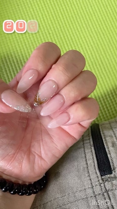 2024年
スタートネイル💅

またまたSHEINで買ったチップとマグネット🧲

ベースはCoikazeさんのミルキーピンク

親指はセリアのアイシングでv型にニョロ(～'ω'　)～
キャンドゥのミラー