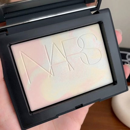 ライトリフレクティング プリズマティックパウダー/NARS/プレストパウダーの人気ショート動画