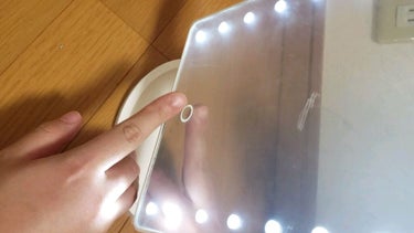 LED付ミラー(スタンドタイプ)/DAISO/その他化粧小物の動画クチコミ2つ目