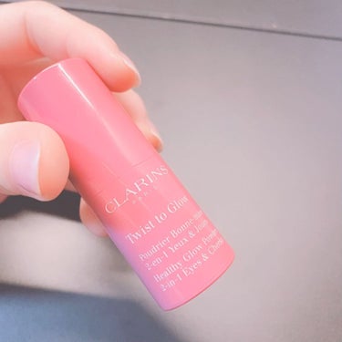 ツイスト＆グロー パウダースティック/CLARINS/パウダーアイシャドウを使ったクチコミ（2枚目）