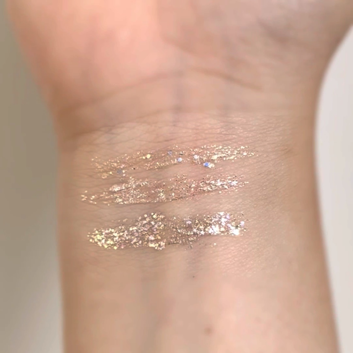 リキッド グリッター シャドウ/rom&nd/グリッターを使ったクチコミ（3枚目）