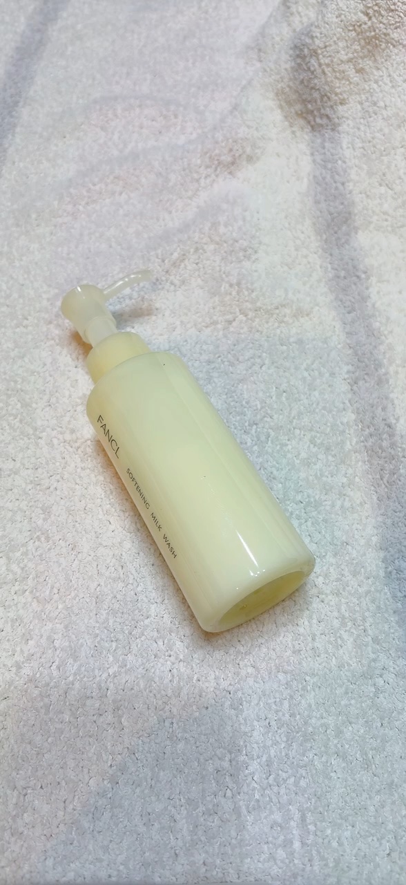 ♡
♡
♡
ファンケル
やわ肌ミルク洗顔

やさしさも、うるおいも、しっかりキープ🫧🤍

秋冬になると手に取る回数が増える
朝洗顔アイテム⭐️⭐️

♡こすらず落とせるやわらか仕立て
♡つっぱり感ゼロのもちぷる肌へ
♡敏感気味の日でも使