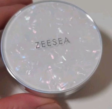 ⋆‎｡˚☆　リピあり　✩˚｡⋆

✨ 商品
　ZEESEA(ズーシー)
　フェザーライトルースパウダー　00(保湿)
　3,000円あれば買える。
　Qoo10はもっと安いよ。


✨ 感想
　🙌
　・