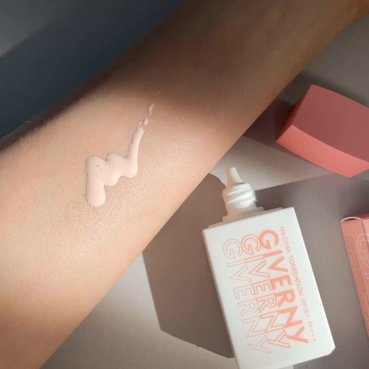 密着トーンデーション/GIVERNY/化粧下地の動画クチコミ4つ目