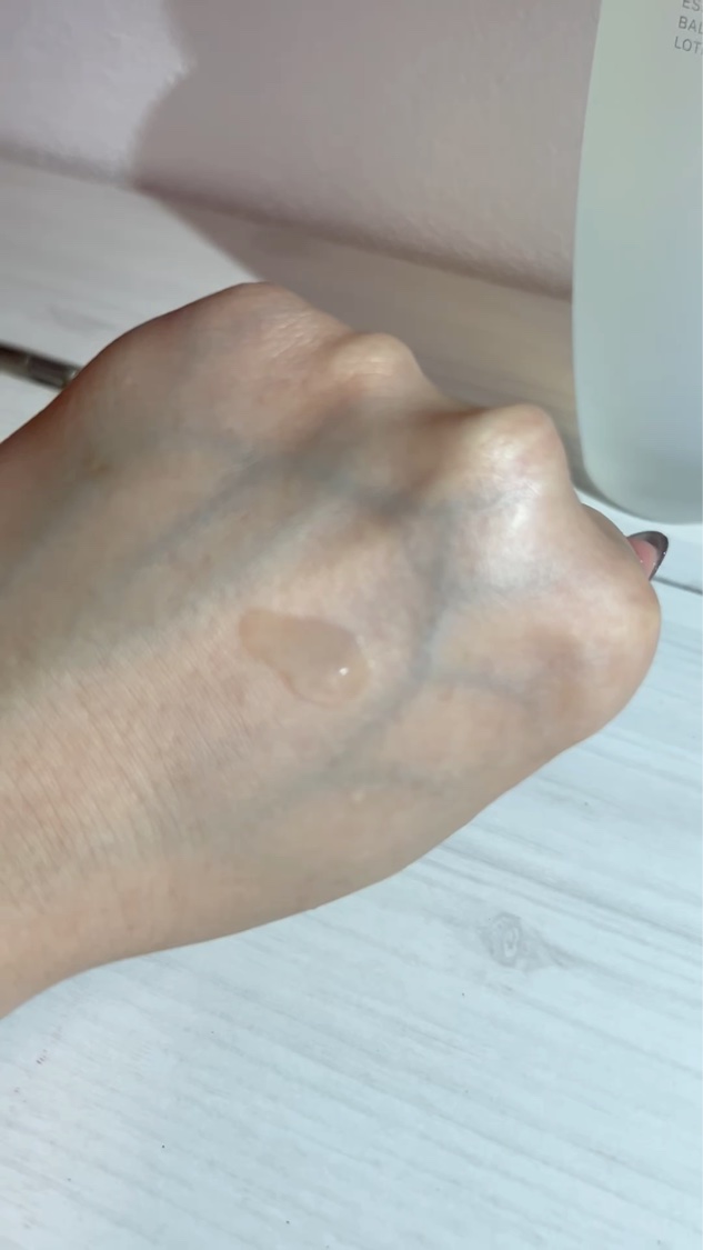 Sulwhasoo 滋陰(ジャウム)水のクチコミ「Sulwhasoo
ジャウム滋陰水

韓国のデパコスブランド。
ソルファス漢方の化粧水。

漢.....」（2枚目）