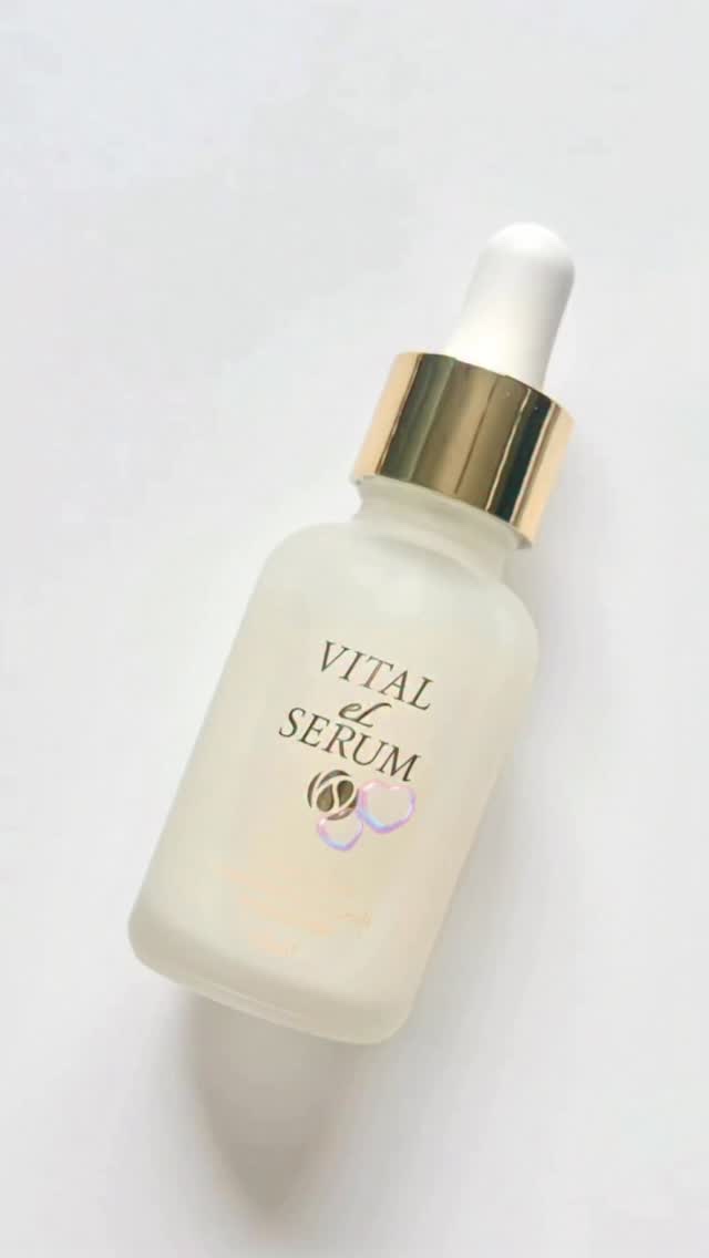 eLife 
VITAL eL SERUM

特徴
①水と油に馴染む細胞膜成分*¹、NMNと5種類*²の美容成分を内包した独自のリポグロースファクターNMN配合で生活習慣や加齢、ストレスなどの影響で生じる肌トラブルにアプローチ

②他にナイ