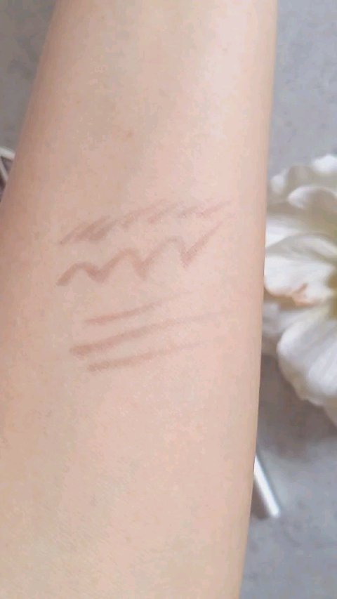 ベルベットアイブロウ/LUMIURGLAS/リキッドアイブロウの動画クチコミ2つ目