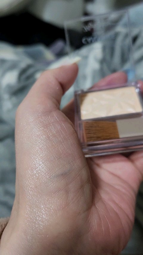 ハイライター L01 シャンパンゴールド/キャンメイク/パウダーハイライトを使ったクチコミ（2枚目）