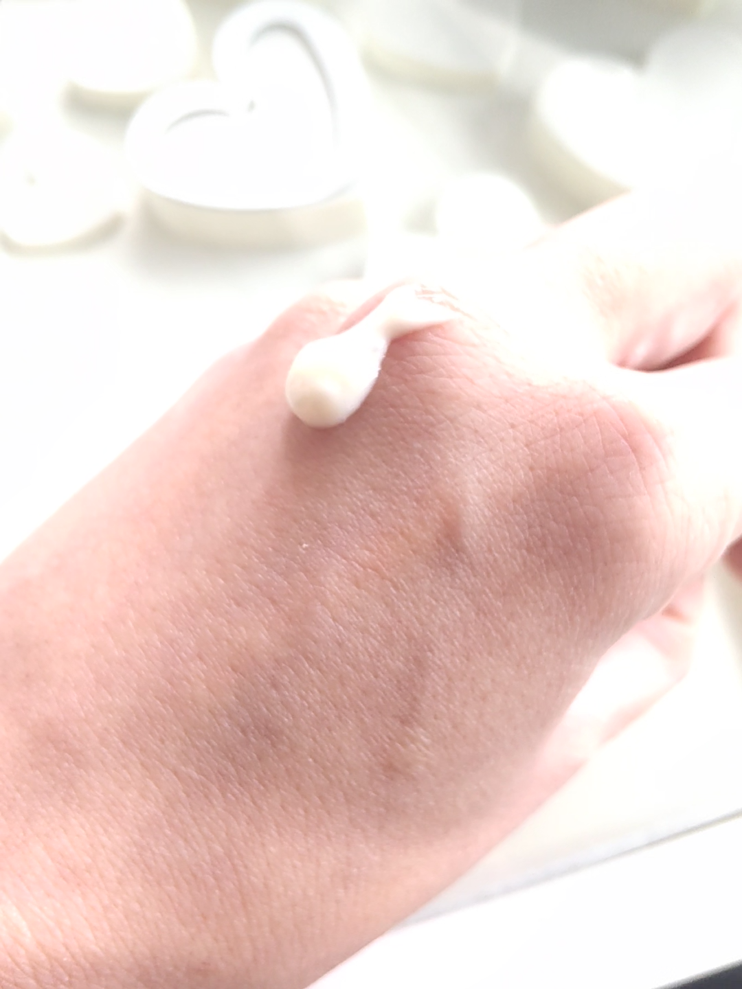 キューミースウィートボムホワイトクリーム/AGARISM/ボディクリームを使ったクチコミ（2枚目）